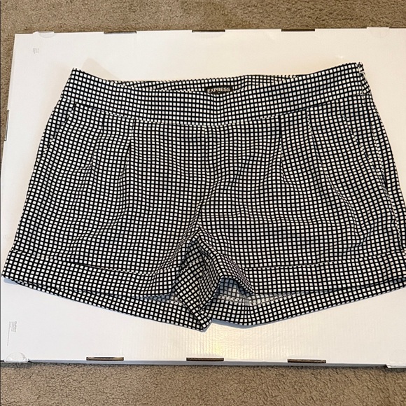 New Express Monochrome Grid Pattern Shorts - Picture 1 of 9
